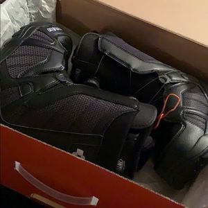 Thirty two brand snowboard boots
